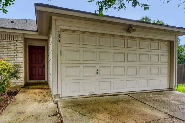 196 Goddard DR, Kyle, TX 78640