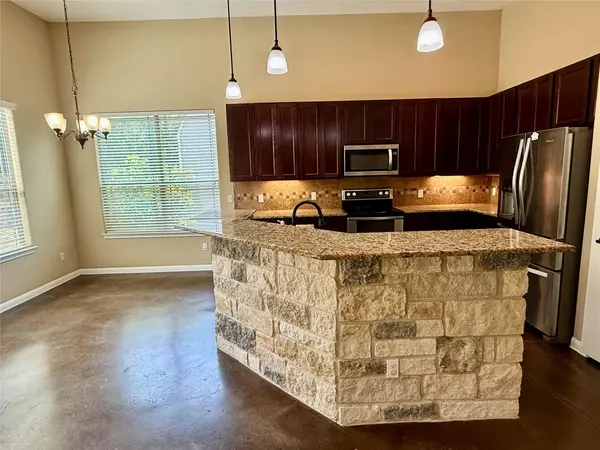 139 Kahalulu DR, Bastrop, TX 78602