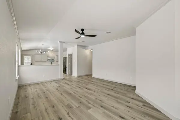 919 Flanagan DR, Leander, TX 78641