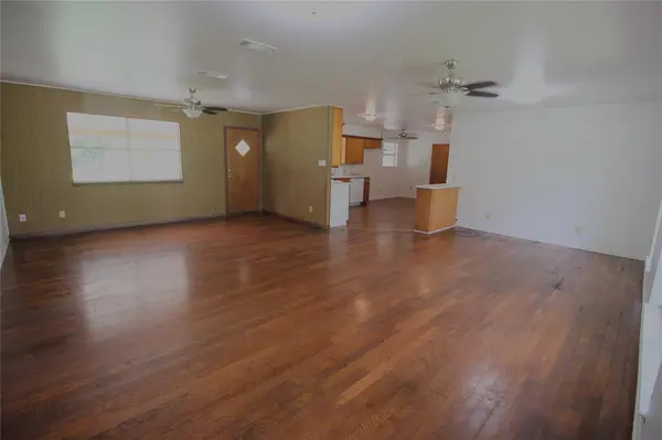 741 W Bell ST, Bartlett, TX 76511