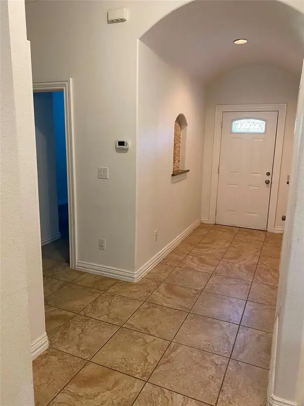 404 Mesa DR, Del Valle, TX 78617
