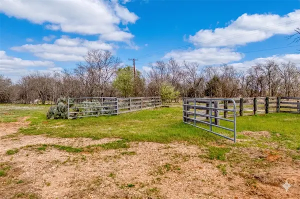 839 Smith RD, Rockdale, TX 76567