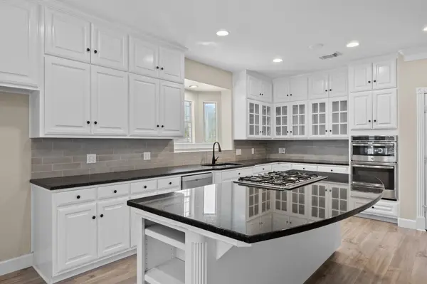 4801 Interlachen LN, Austin, TX 78747