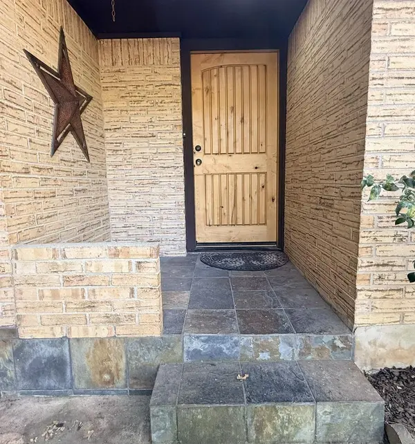 109 Pine Cone LN, Elgin, TX 78621