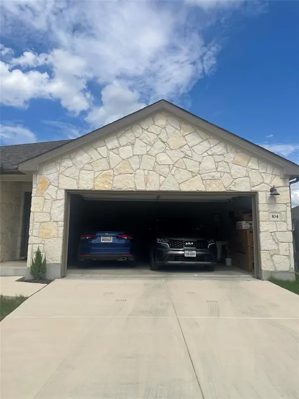 104 Greenspire Downs DR, Hutto, TX 78634