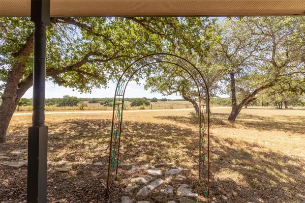 9729 FM 775, Floresville, TX 78114
