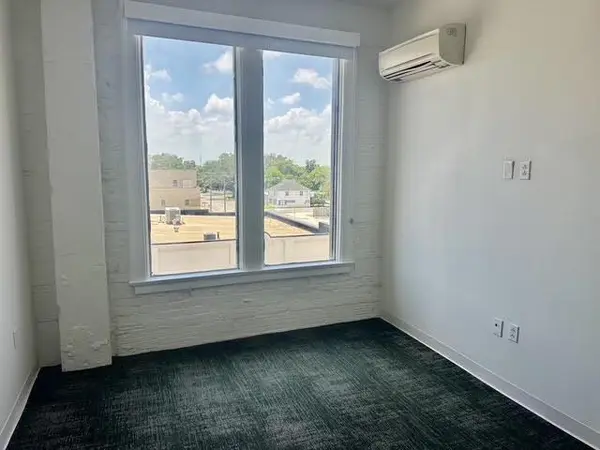 217 S River ST #200, Seguin, TX 78155