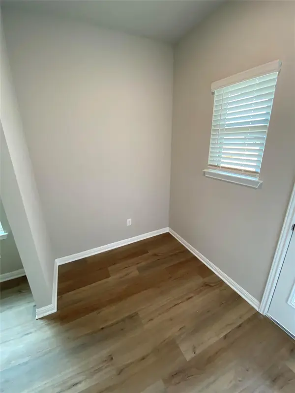 912 Main ST, Hutto, TX 78634