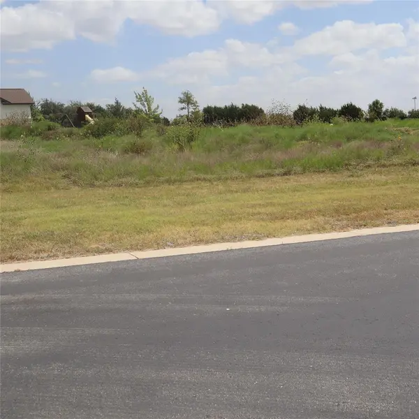 105 Huerta RD, Florence, TX 76527