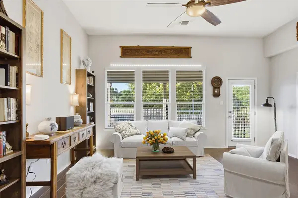 1050 Kenney Fort XING #13, Round Rock, TX 78665