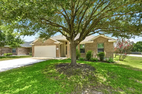 200 Gainer DR, Hutto, TX 78634