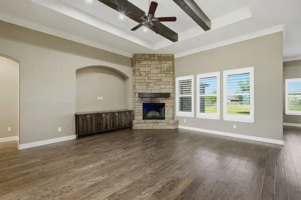 120 W Vienna DR, Hutto, TX 78634