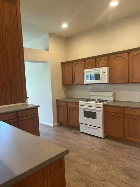 108 Pond WAY, Hutto, TX 78634
