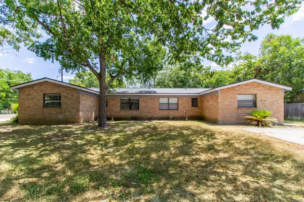 208 Hackberry ST, Lockhart, TX 78644