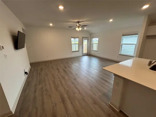 111 Sweetwater Creek LN, Hutto, TX 78634