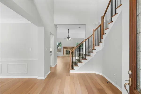 5301 Deerwood LN, Austin, TX 78730