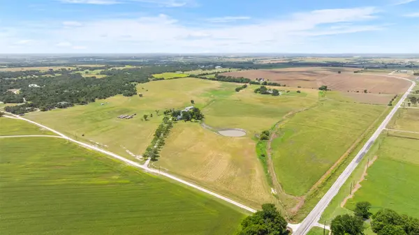 100 Rundberg DR, Jarrell, TX 76537