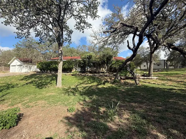 900 Dove DR, Manchaca, TX 78652