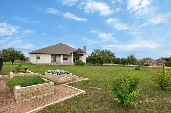 900 Hawthorne LOOP, Driftwood, TX 78619