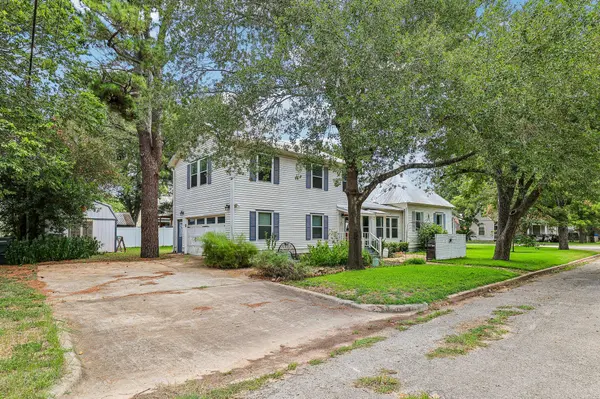 601 Garwood ST, Smithville, TX 78957