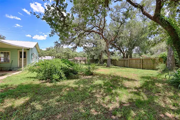 5810 Avenue E, Sheridan, TX 77475