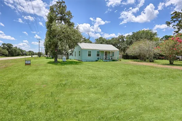 5810 Avenue E, Sheridan, TX 77475