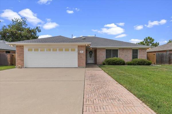 805 Craddock CT, Smithville, TX 78957