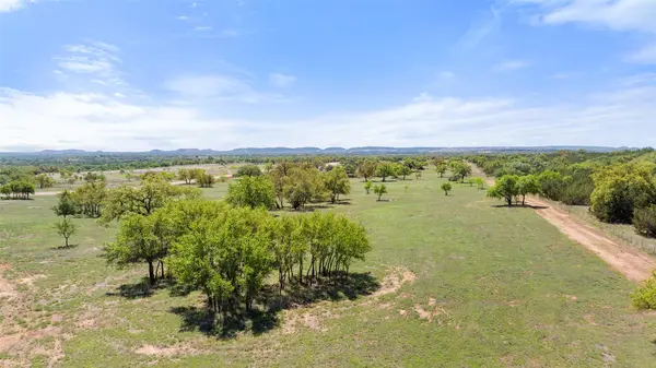 793 Gibson RD, Johnson City, TX 78636