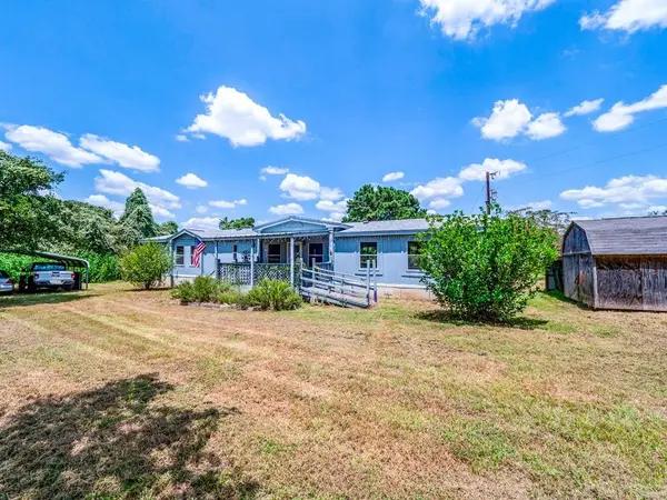 166 Rosanky Cattle Company RD, Smithville, TX 78957