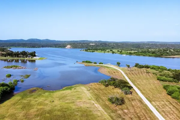 421 Chimney Cove DR, Marble Falls, TX 78654