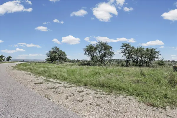151 Falling Oak DR, Blanco, TX 78606