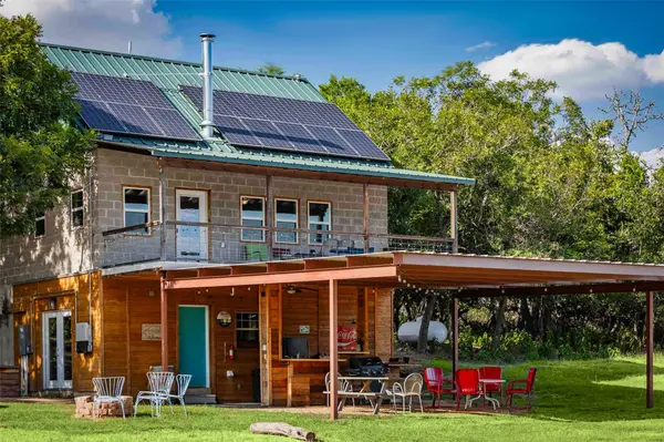 95 Loma LN, Fredericksburg, TX 78739