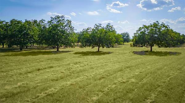 95 Loma LN, Fredericksburg, TX 78739