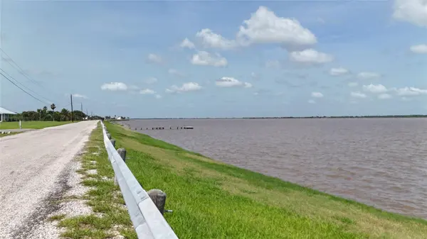 269 CR 305 Bayshore RD, Palacios, TX 77465
