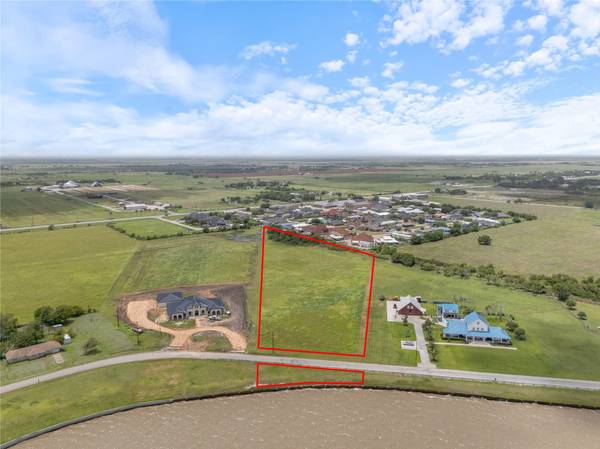 269 CR 305 Bayshore RD, Palacios, TX 77465