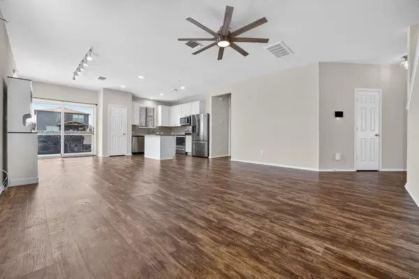 612 Sonterra BLVD, Jarrell, TX 76537