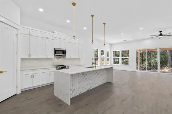 112 N Pohakea DR, Bastrop, TX 78602