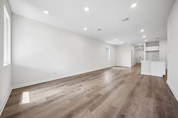 156 Hornet ST, Elgin, TX 78621