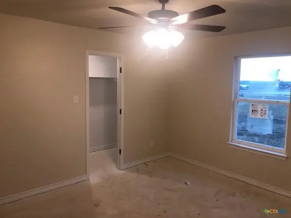 117 Calvin Smith LN, Jarrell, TX 76537