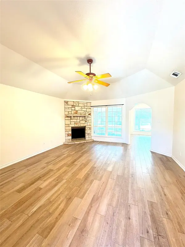 211 Fox XING, Burnet, TX 78611