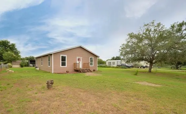 245 Cross Lake DR, Pleasanton, TX 78064