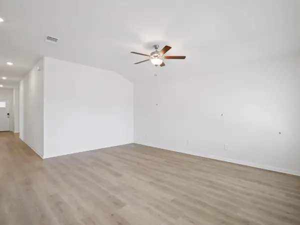 801 Universal DR, Hutto, TX 78634