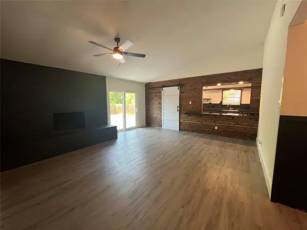 322 McClendon DR, Elgin, TX 78621