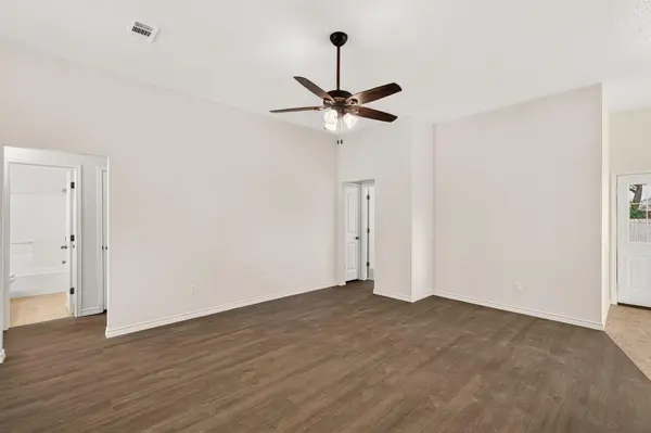 1512 Shadow WALK, Lockhart, TX 78644