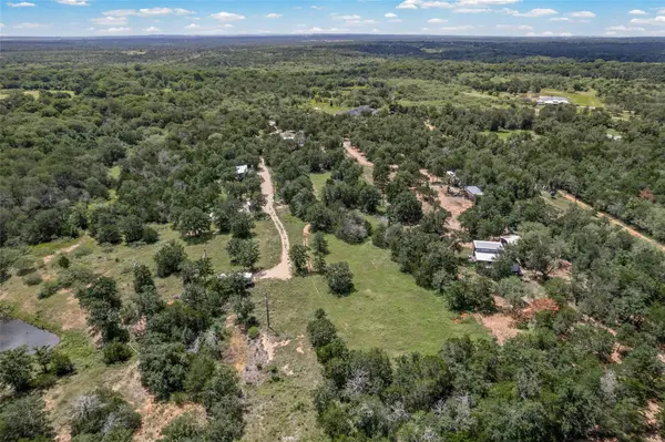 564 Boyd RD, Red Rock, TX 78662