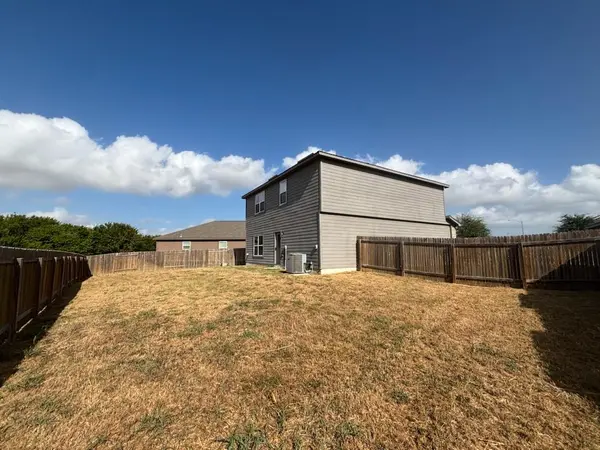 325 Crescent Park DR, Jarrell, TX 76537