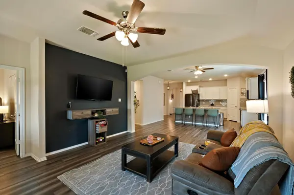 112 Pivot DR, Taylor, TX 76574