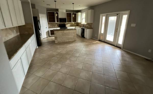 913 Water Hyacinth LOOP, Leander, TX 78641