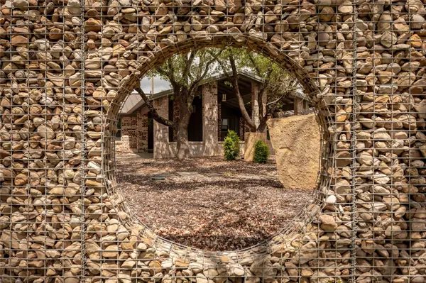 712 Squaw Creek RD, Willow Park, TX 76087