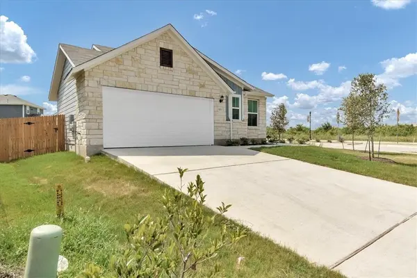 100 Four Star DR, Elgin, TX 78621
